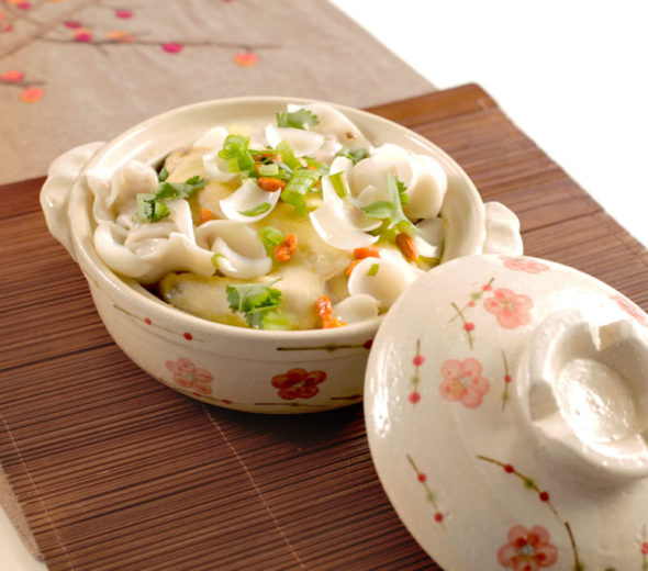 Aromatic Chicken with Wontons and Lily Bulb