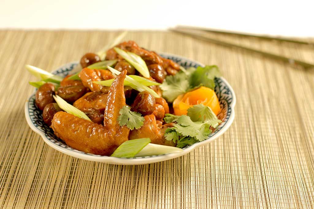 Poulet braisé avec châtaignes Poulet braisé avec châtaignes