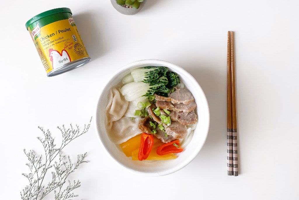 Udon au porc barbecue chinois (de @loki.eats) Udon au porc barbecue