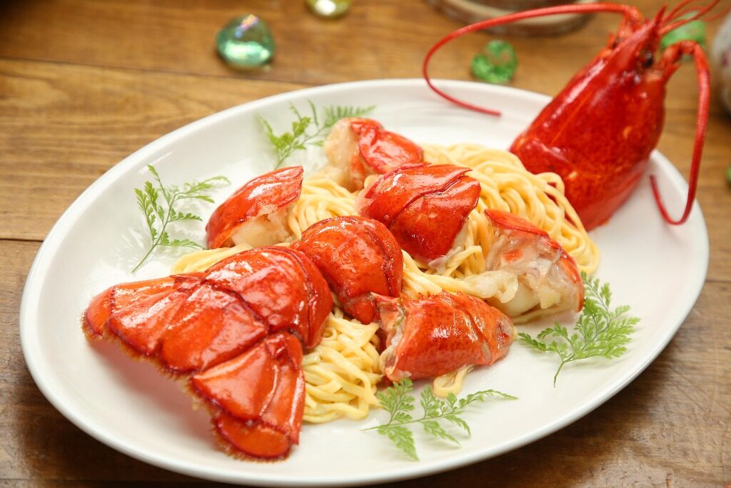 Nouilles au homard (de @TasteLife) Lobster with Noodles
