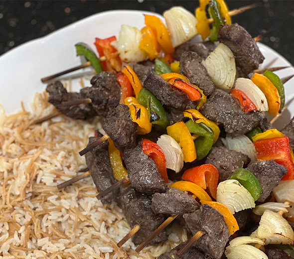 Brochettes de bœuf halal grillées au four par @yourlebanon