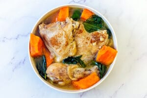 菲律宾姜汁鸡汤 (由 @yvrhomecook 提供）