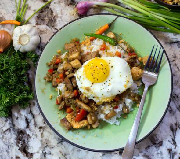 Chef Ron Bilaro’s Sisig knorr-filipinio pork sisig-590x520