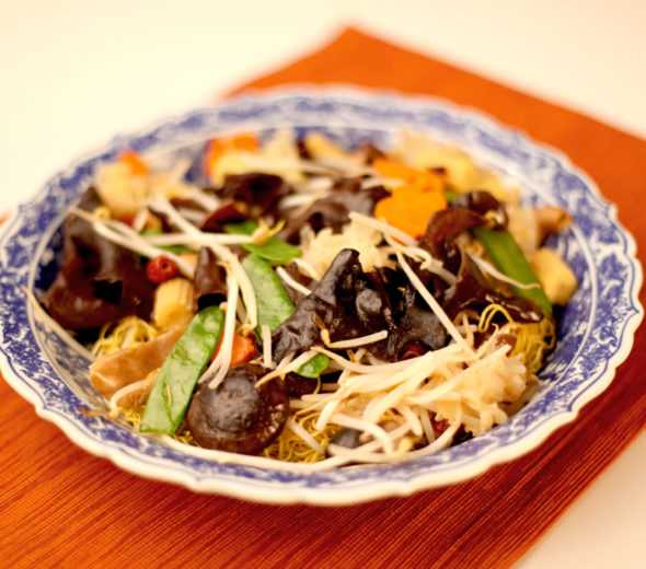 Lo Han Vegetarian Egg Noodles