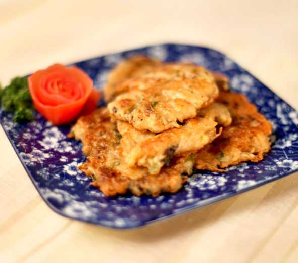 Crispy Fried White Radish Cakes with Dried Oysters knorr-pan-fried-white-radish cake with-dried-oysters-590x520