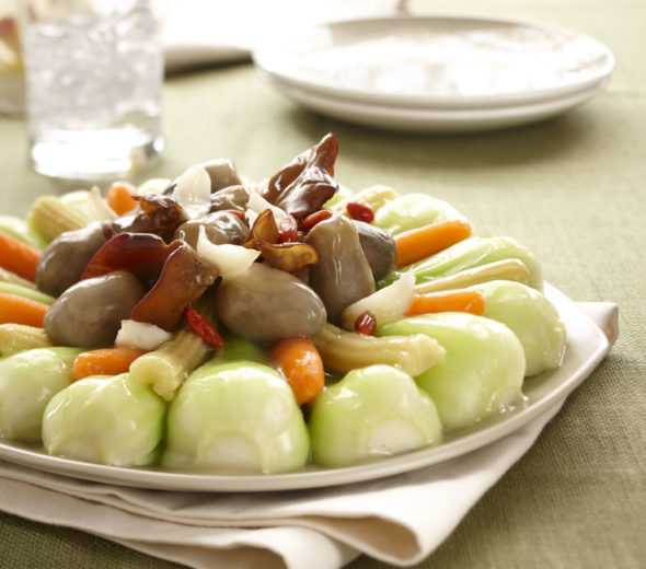Fresh and Saucy Chinese Vegetable Dish knorr-snack-stalks-shanghai bok choi vegetable-platter